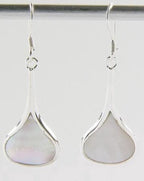 Grote zilveren druppelvormige oorbellen met parelmoer afbeelding 1