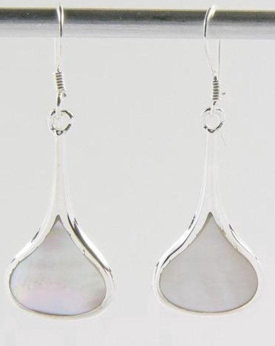 Grote zilveren druppelvormige oorbellen met parelmoer afbeelding 1