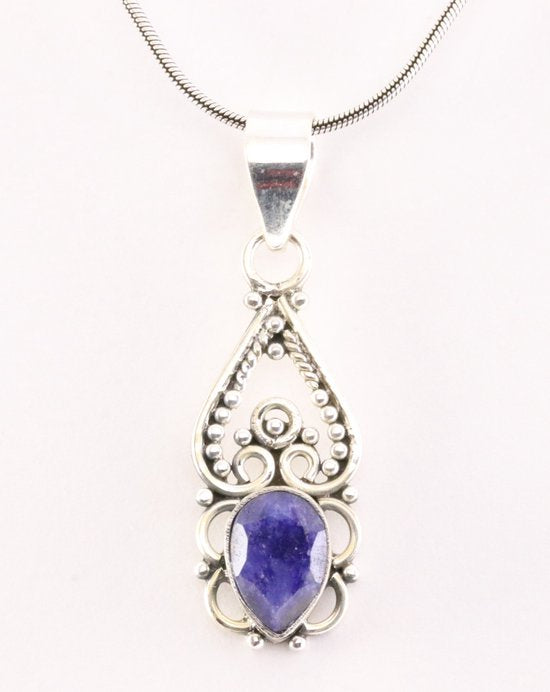 Fijne opengewerkte zilveren hanger met blauwe saffier aan ketting afbeelding 1