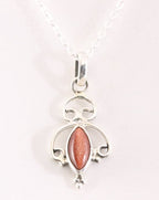 Fijne opengewerkte zilveren hanger met goudsteen aan ketting afbeelding 1