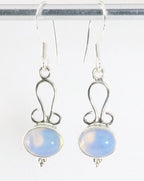 Fijne opengewerkte zilveren oorbellen met vuuropaal afbeelding 1