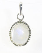 Fijne bewerkte ovale zilveren hanger met regenboog maansteen afbeelding 1