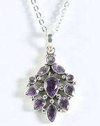 Zilveren hanger met amethist stenen aan ketting afbeelding 1