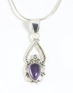 Fijne opengewerkte zilveren hanger met amethist aan ketting afbeelding 1