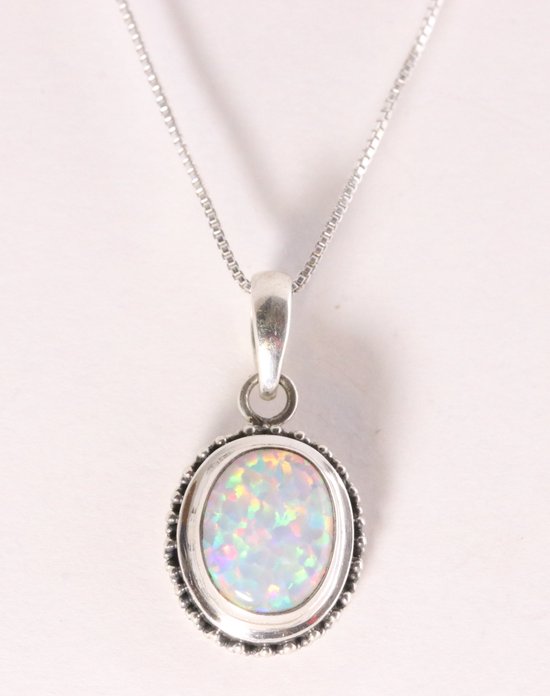 Fijne bewerkte zilveren hanger met welo opaal aan ketting afbeelding 1