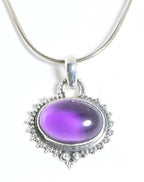 Bewerkte zilveren hanger met amethist aan ketting afbeelding 1
