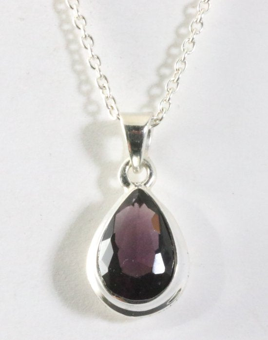 Druppelvormige zilveren hanger met amethist aan ketting afbeelding 1