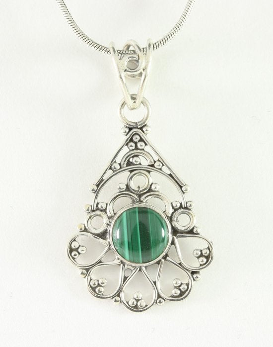 Fijne opengewerkte zilveren hanger met malachiet aan ketting afbeelding 1