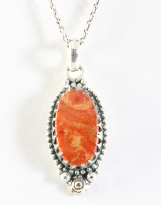 Bewerkte zilveren hanger met rode Mohave turkoois aan ketting afbeelding 1