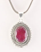 Bewerkte zilveren hanger met robijn aan vossenstaart ketting afbeelding 1