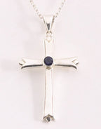 Hoogglans zilveren kruishanger met ioliet aan ketting afbeelding 1