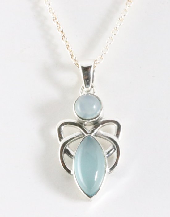 Fijne opengewerkte zilveren hanger met aqua chalcedoon aan ketting afbeelding 1