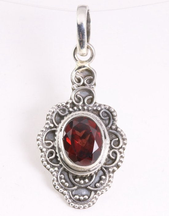 Bewerkte zilveren hanger met granaat afbeelding 1