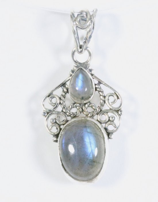 Opengewerkte zilveren hanger met labradoriet afbeelding 1