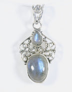 Opengewerkte zilveren hanger met labradoriet afbeelding 1