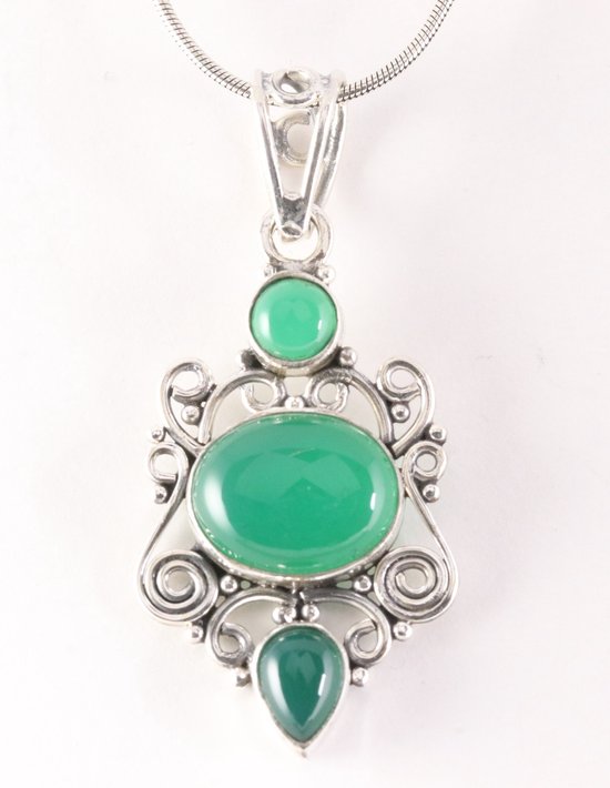 Opengewerkte zilveren hanger met groene onyx aan ketting afbeelding 1
