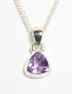 Fijne hoogglans zilveren hanger met amethist aan ketting afbeelding 1