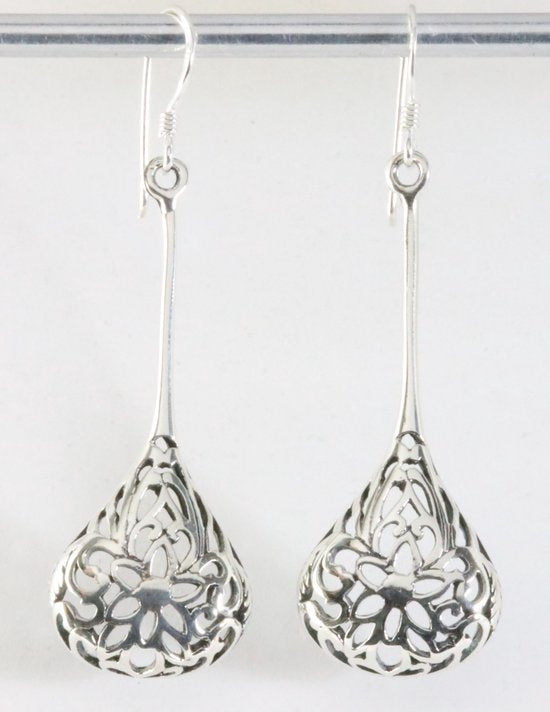Lange opengewerkte zilveren oorbellen afbeelding 1