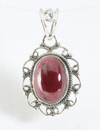 Opengewerkte zilveren hanger met granaat afbeelding 1