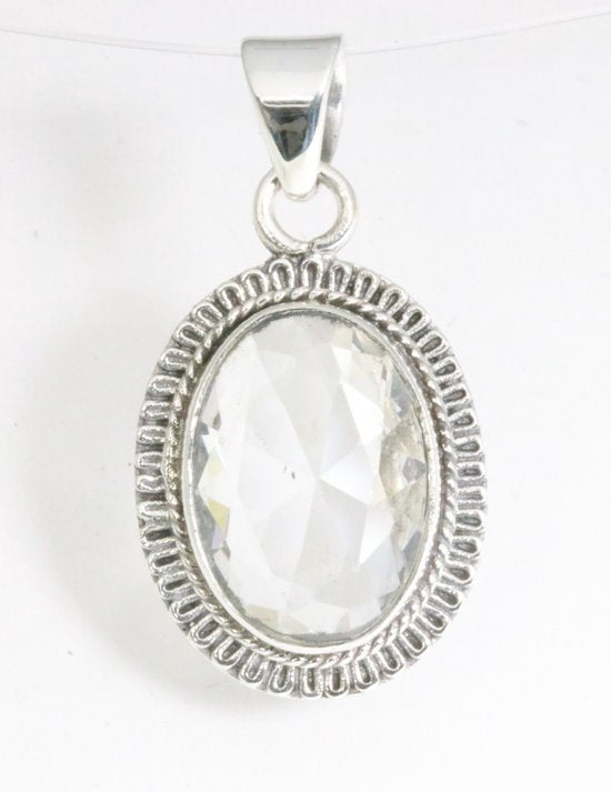 Fijne bewerkte ovale zilveren hanger met bergkristal afbeelding 1