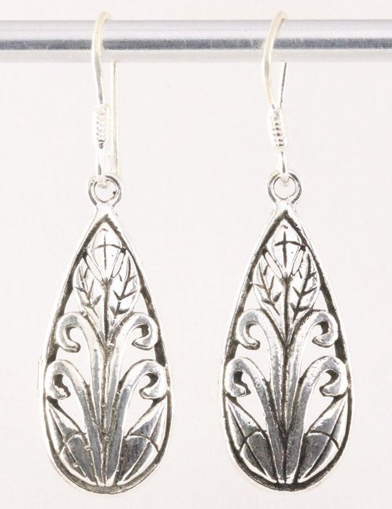 Opengewerkte druppelvormige zilveren oorbellen afbeelding 1
