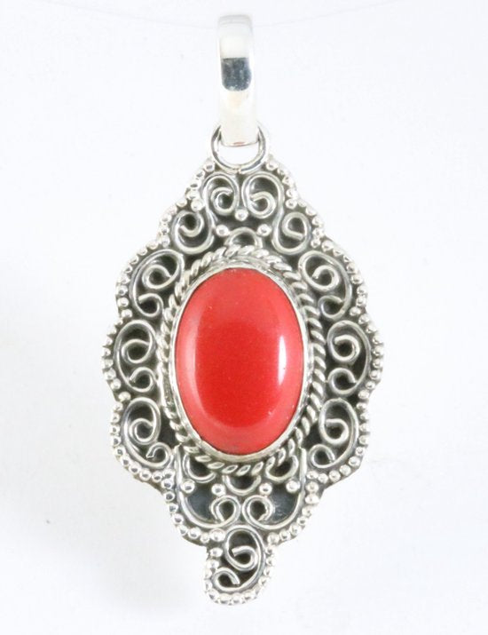 Bewerkte zilveren hanger met rode koraal steen afbeelding 1