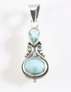 Fijne bewerkte zilveren hanger met larimar en blauwe topaas afbeelding 1