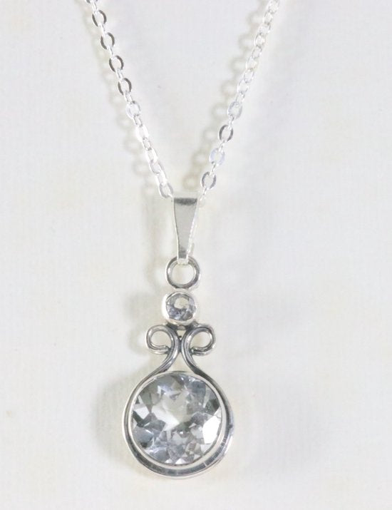 Fijne zilveren hanger met bergkristal aan ketting afbeelding 1