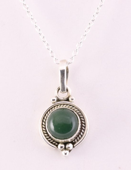 Fijne bewerkte zilveren hanger met nefriet jade aan ketting afbeelding 1
