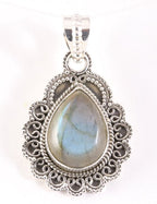 Bewerkte zilveren hanger met labradoriet afbeelding 1