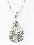 Opengewerkte zilveren hanger met libelles en 18k gouden decoratie aan ketting afbeelding 1