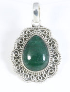 Bewerkte zilveren hanger met jade afbeelding 1