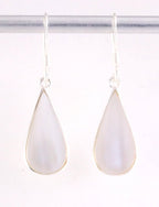 Druppelvormige zilveren oorbellen met parelmoer afbeelding 1