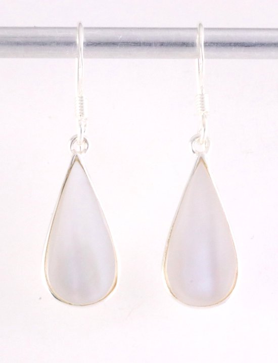 Druppelvormige zilveren oorbellen met parelmoer afbeelding 1