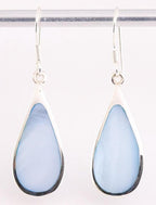 Grote druppelvormige zilveren oorbellen met blauwe schelp afbeelding 1