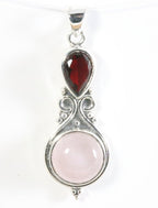 Bewerkte zilveren hanger met rozenkwarts en granaat afbeelding 1