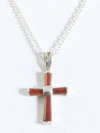 Fijne zilveren kruishanger met carneool aan ketting afbeelding 1