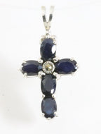 Fijne zilveren kruishanger met blauwe saffier en marcasiet afbeelding 1