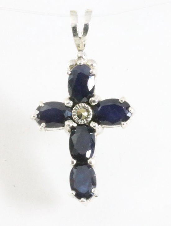 Fijne zilveren kruishanger met blauwe saffier en marcasiet afbeelding 1