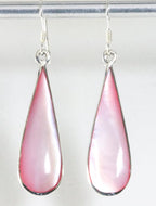 Lange druppelvormige zilveren oorbellen met roze parelmoer afbeelding 1
