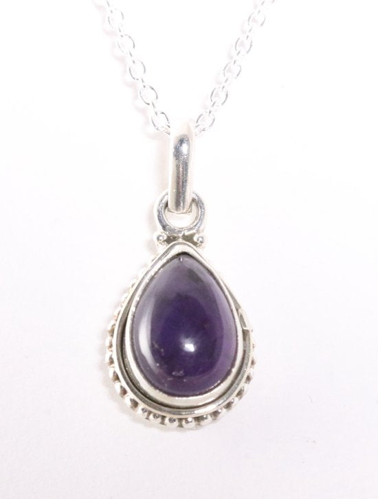 Bewerkte druppelvormige zilveren hanger met amethist aan ketting afbeelding 1