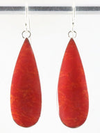 Lange druppelvormige zilveren oorbellen met rode koraal steen afbeelding 1
