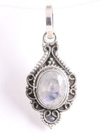 Bewerkte zilveren hanger met regenboog maansteen afbeelding 1