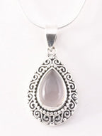 Bewerkte druppelvormige zilveren hanger met rozenkwarts aan ketting afbeelding 1