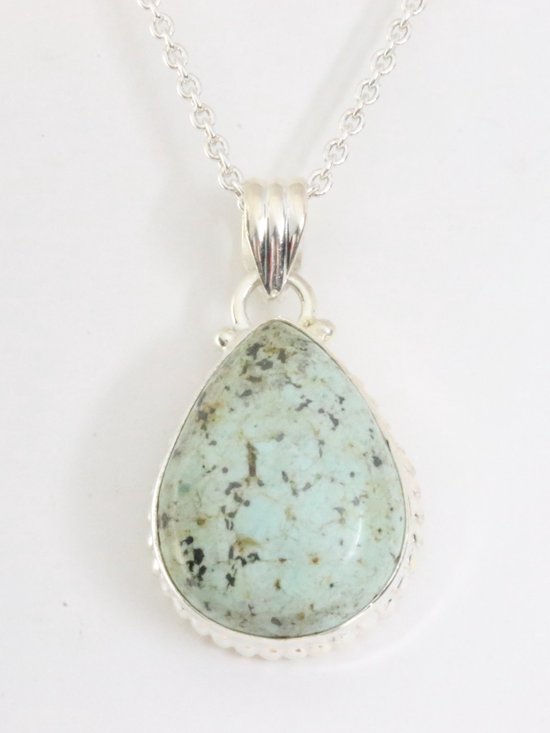 Bewerkte druppelvormige zilveren hanger met Noorse groene turkoois aan ketting afbeelding 1