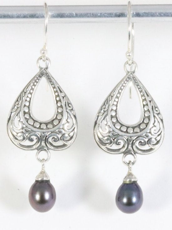Traditionele bewerkte zilveren oorbellen met zwarte parel afbeelding 1