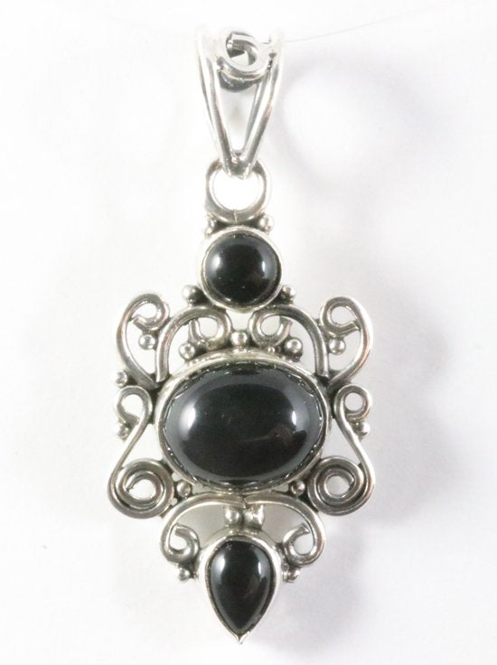 Opengewerkte zilveren hanger met onyx afbeelding 1