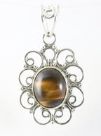 Opengewerkte zilveren hanger met tijgeroog afbeelding 1