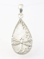 Druppelvormige zilveren hanger met libelle op parelmoer afbeelding 1