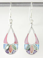 Opengewerkte druppelvormige zilveren oorbellen met veelkleurige schelp afbeelding 1
